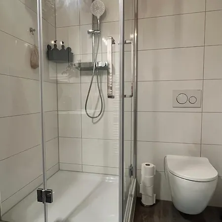 Gemuetliches Zimmer, Zentral, Privat Und Ruhig, Perfekt Fuer Paare Oder Geschaeftsreisende
